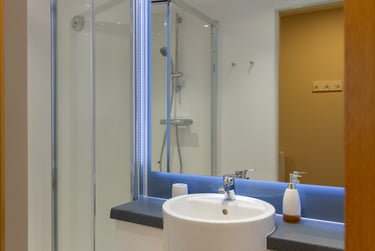 Silver En Suite at The Barn, Bampfylde Street, Newtown, Exeter, EX12FQ - Image 13